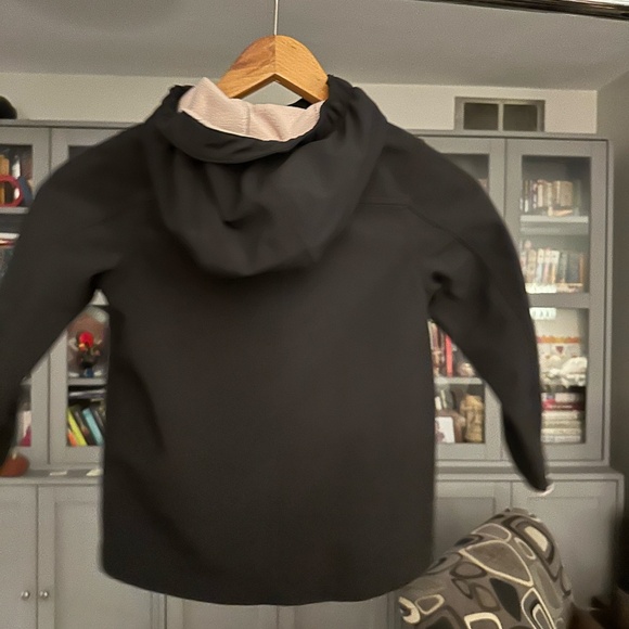 Toddler Cat & Jack raincoat - Picture 2 of 4